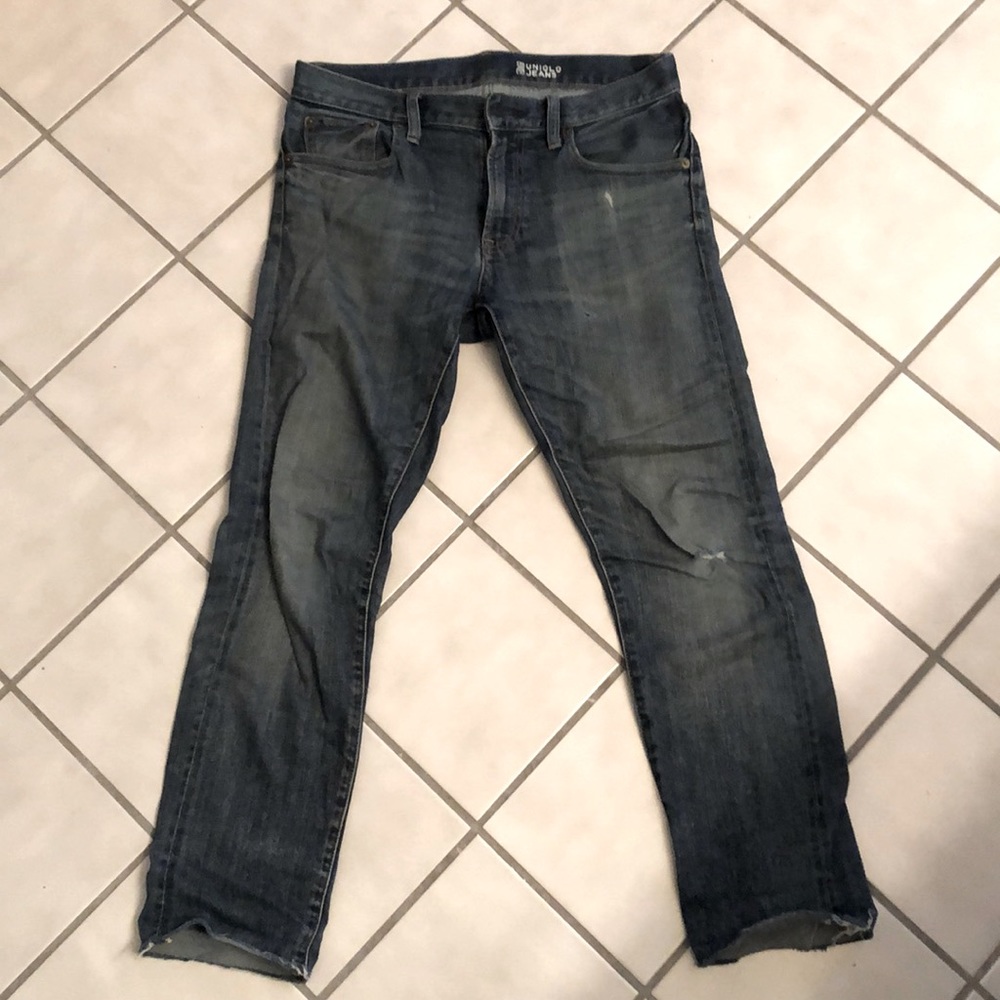 Uniqlo mens cropped / distressed SELVEDGE DENIM jeans (29” x 27”), faded blue